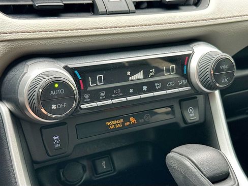 Used 2022 Toyota RAV4 XLE w/ Convenience Package FWD image 17