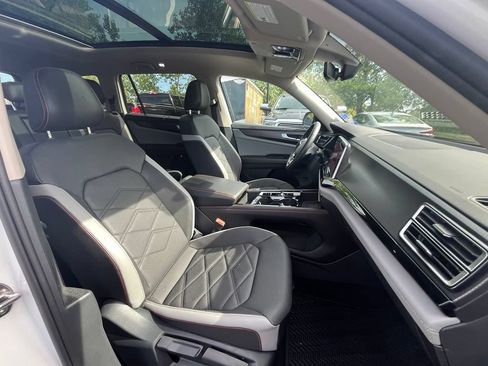 Certified 2024 Volkswagen Atlas Peak Edition SE AWD/4WD image 13
