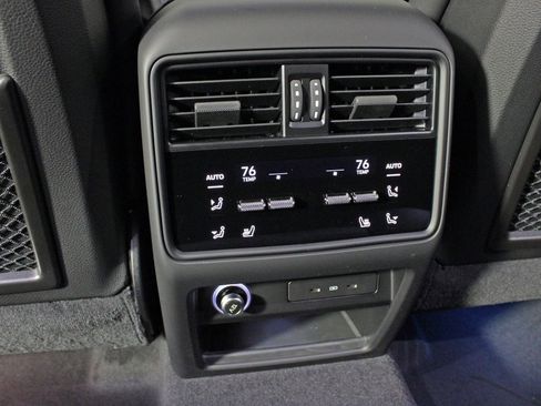 Used 2025 Porsche Cayenne Coupe image 35