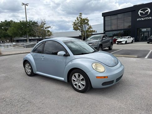 Used 2009 Volkswagen Beetle S FWD image 3
