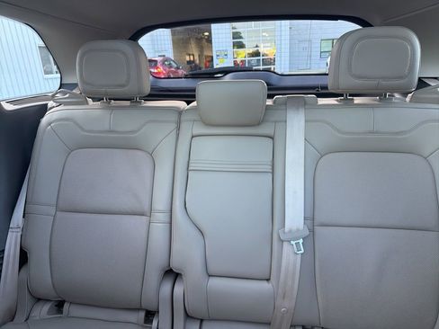 Used 2022 Lincoln Corsair AWD w/ Premium Package image 12