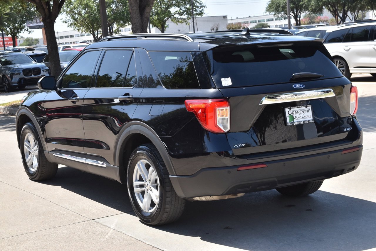 Used 2023 Ford Explorer XLT AWD/4WD image 10