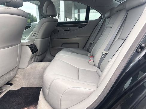 Used 2011 Lexus LS 460 AWD w/ Comfort Pkg image 22
