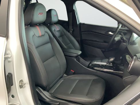 Certified 2024 Chevrolet Trax RS w/ Sunroof Package FWD image 20