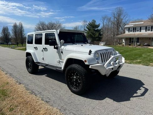 Used 2015 Jeep Wrangler Unlimited Sahara w/ Connectivity Group image 3