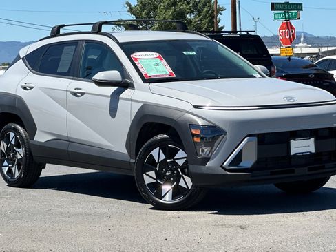 Certified 2025 Hyundai Kona SEL AWD/4WD image 2