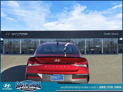 Certified 2025 Hyundai Elantra Sport w/ Cargo Package image 7