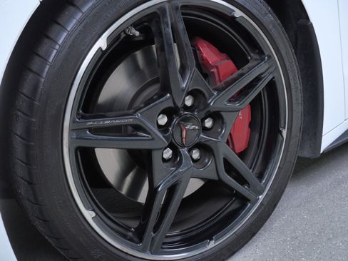 Used 2022 Chevrolet Corvette Stingray Preferred Conv w/ Z51 Performance Package RWD image 11
