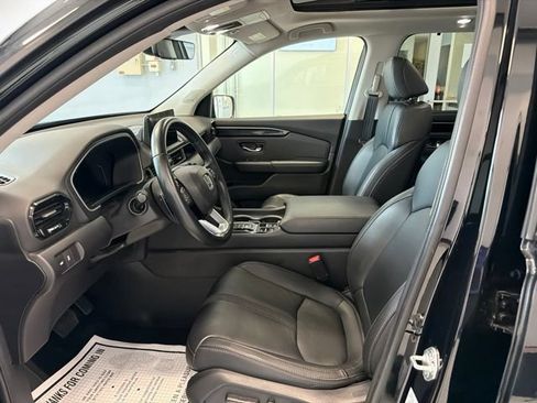 Used 2023 Honda Pilot Touring image 13