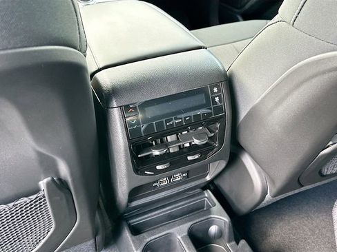 New 2025 Jeep Grand Cherokee L Laredo image 17