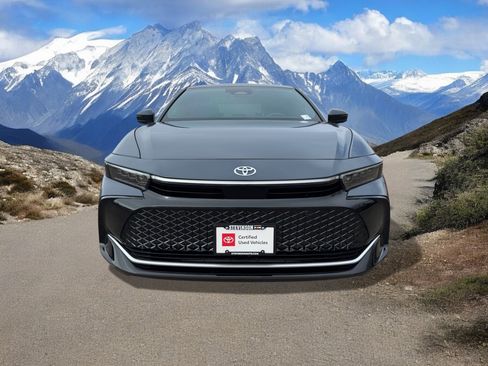 Used 2025 Toyota Crown Limited w/ Advanced Technology Package image 8