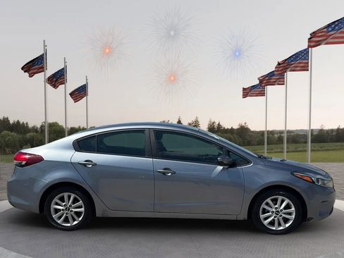 Used 2017 Kia Forte S FWD image 7