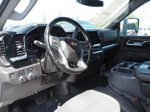 Used 2024 Chevrolet Silverado 2500 LT AWD/4WD image 12