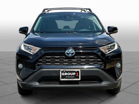 Used 2021 Toyota RAV4 XLE image 3