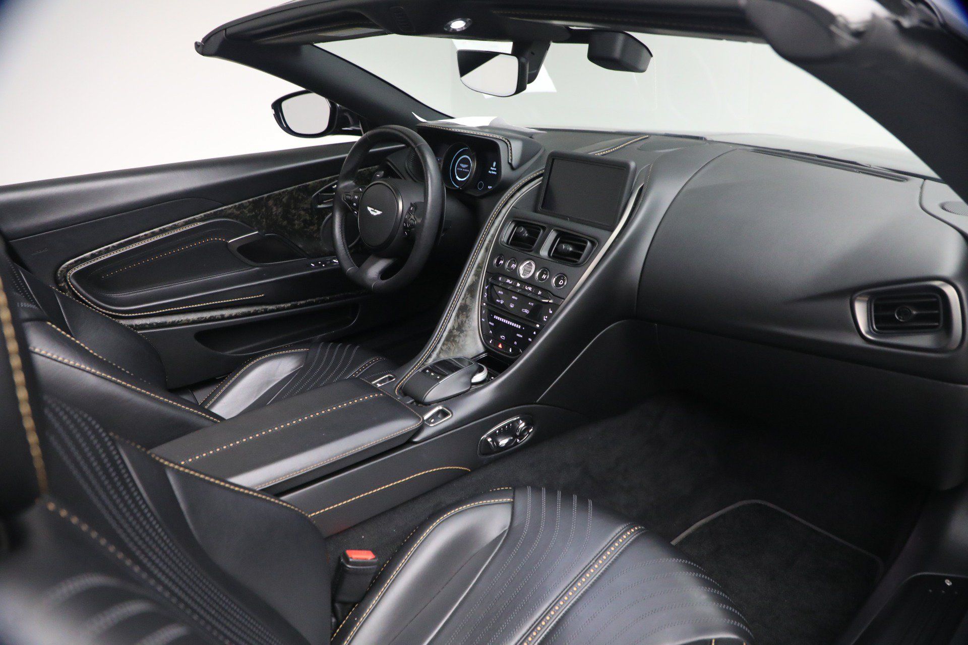 Used 2020 Aston Martin DB11 Volante RWD image 36