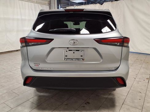 Used 2024 Toyota Highlander XLE image 8