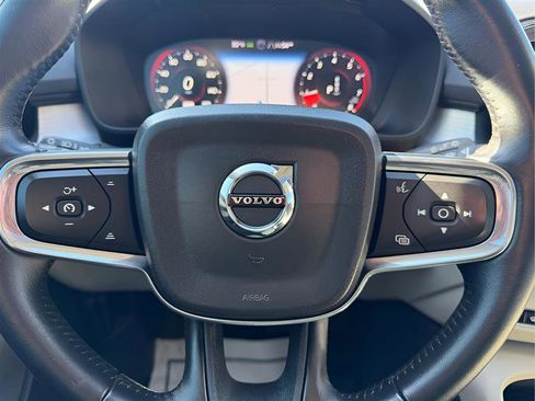 Used 2019 Volvo XC40 T5 Momentum image 33