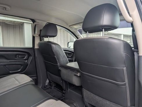 Used 2017 Nissan Titan S image 18