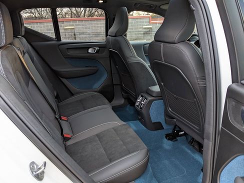 Certified 2024 Volvo XC40 Recharge Plus image 25