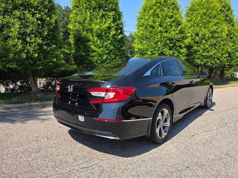 Used 2018 Honda Accord EX image 5