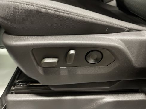 Used 2023 GMC Sierra 1500 SLE image 11