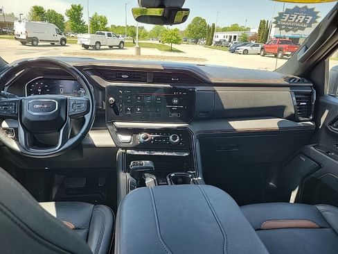 Used 2025 GMC Sierra 1500 AT4 w/ Technology Package AWD/4WD image 16