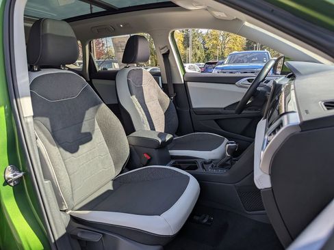 Used 2025 Volkswagen Taos SE w/ Panoramic Sunroof Package image 33