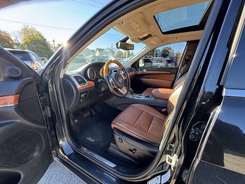 Used 2013 Jeep Grand Cherokee Overland image 40