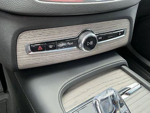 Certified 2024 Volvo XC90 T8 Ultimate w/ Protection Package Premier AWD/4WD image 26