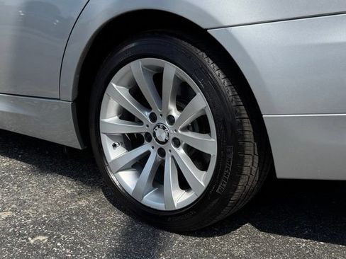 Used 2011 BMW 328i xDrive Sedan AWD/4WD image 23