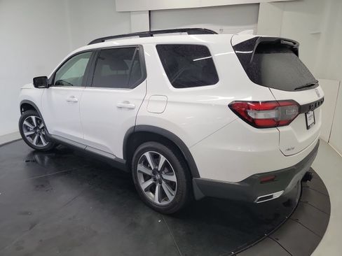 Used 2025 Honda Pilot Elite image 6