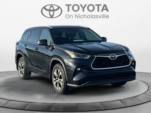 Used 2022 Toyota Highlander XLE image 8