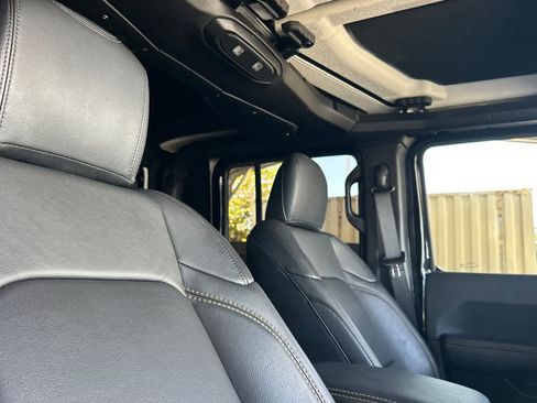 Used 2025 Jeep Gladiator Sport AWD/4WD image 18