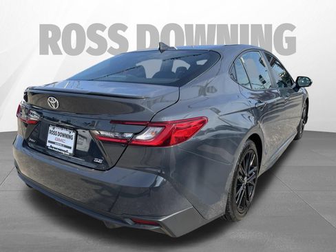 Used 2025 Toyota Camry SE FWD image 4