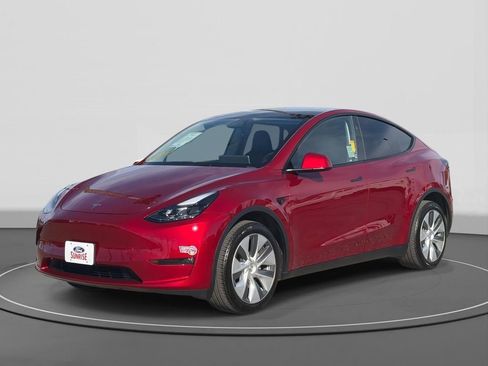 Used 2024 Tesla Model Y Long Range image 1
