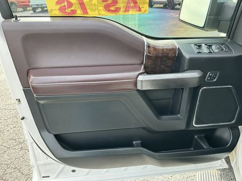 Used 2015 Ford F150 Platinum w/ Equipment Group 701A Luxury image 12