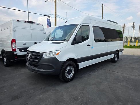 Used 2025 Mercedes-Benz Sprinter 2500 image 36