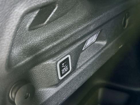 Used 2024 Jeep Grand Cherokee L Limited w/ Luxury Tech Group II image 32