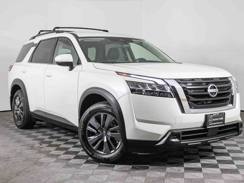 Used 2022 Nissan Pathfinder SV image 1