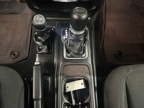Used 2023 Jeep Wrangler Unlimited w/ Sun & Screen Package AWD/4WD image 17