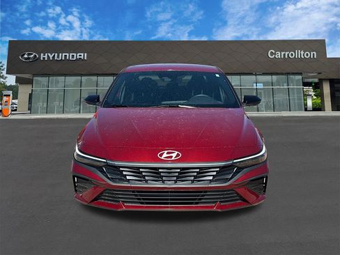 Used 2025 Hyundai Elantra Sport image 2