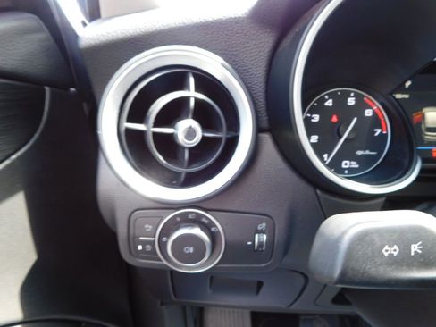 Used 2018 Alfa Romeo Stelvio AWD image 31