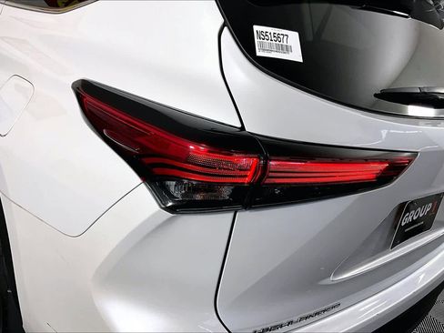 Used 2022 Toyota Highlander XLE image 27