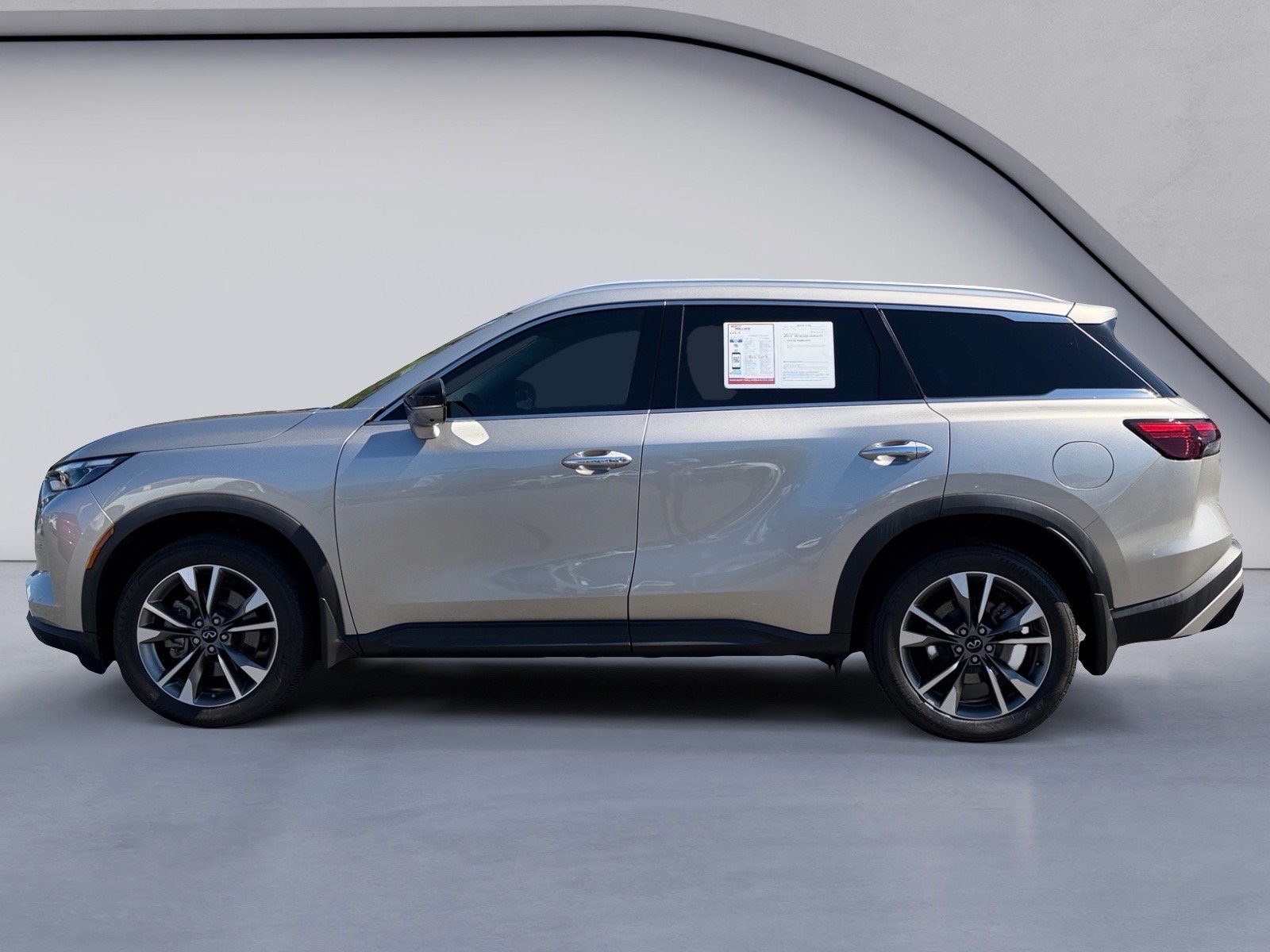 Used 2023 INFINITI QX60 Luxe w/ Cargo Package AWD/4WD image 2