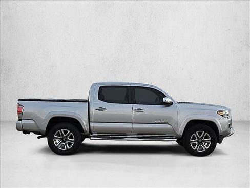 Used 2019 Toyota Tacoma Limited RWD image 4