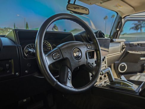 Used 2005 HUMMER H2 SUT w/ Preferred Equipment Group image 21