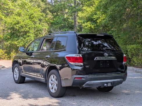 Used 2013 Toyota Highlander SE FWD image 8