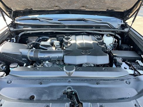 Used 2023 Toyota 4Runner SR5 image 29