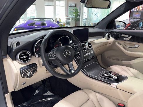 Used 2018 Mercedes-Benz GLC 300 w/ Multimedia Package image 9