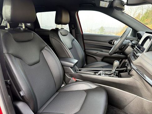 Used 2025 Jeep Compass Latitude w/ Altitude Special Edition image 19